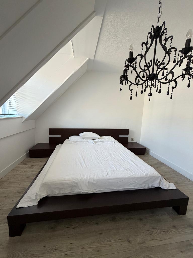 Comfortabel en mooi bed, matras 160x200, frame 335x250, Huis en Inrichting, Slaapkamer | Bedden, Ophalen, Bruin, Tweepersoons