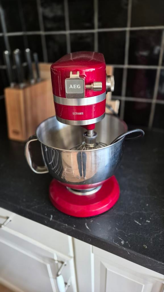 AEG Keukenmachine Ultramix Rood - Krachtig en Stijlvol, 4 liter of meer, Gebruikt, 3 snelheden of meer, Ophalen of Verzenden