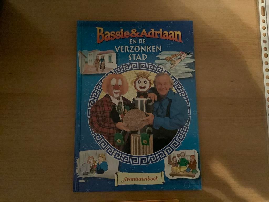 Bassie & Adriaan en de Verzonken Stad Avonturenboek en cd, Ophalen of Verzenden, Zo goed als nieuw, Fictie algemeen