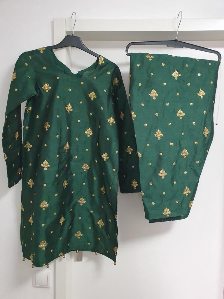 Nieuwe Groene Indiase Kameez Shalwar met Gouden Borduur, Ophalen of Verzenden, Nieuw, Maat 36 (S), Groen