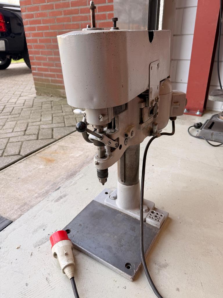 Kolomboor met tapfunctie / kolomtap / tapmachine, Ophalen, Zo goed als nieuw, Kolomboormachine