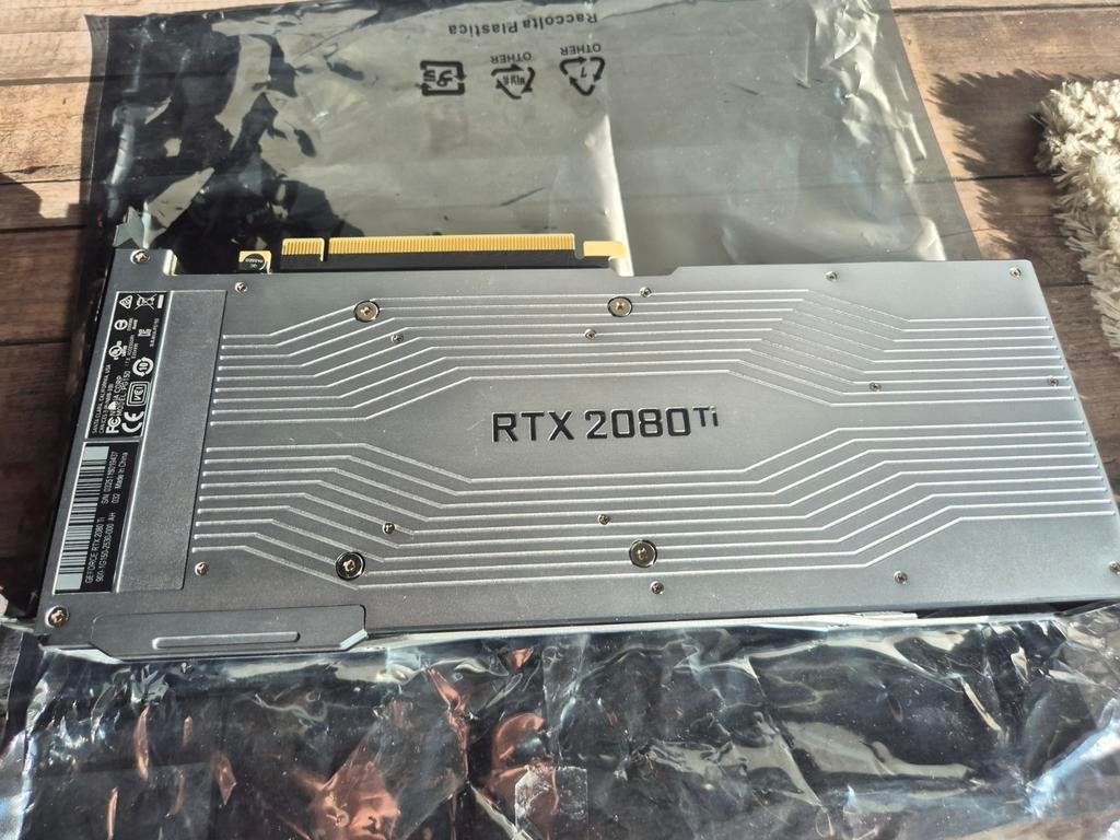 Rtx 2080ti founders edition nieuwe pads+pasta 11gb vram, Computers en Software, Videokaarten, GDDR6, PCI-Express 4, HDMI, Ophalen of Verzenden