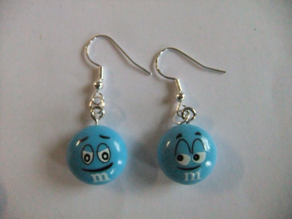 925 sterling zilveren oorbellen met blauwe M&M hangers, Verzenden, Nieuw, Roze, Zilver
