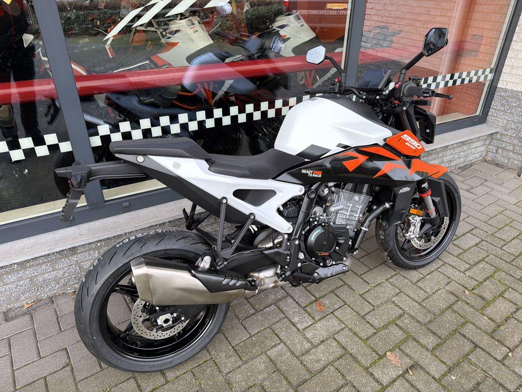 KTM 990 DUKE 2026 - foto 3