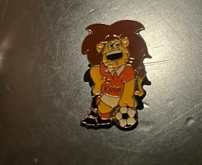 De Hollandse Voetbal Leeuw, Verzamelen, Speldjes, Pins en Buttons, Ophalen of Verzenden, Nieuw, Sport, Speldje of Pin