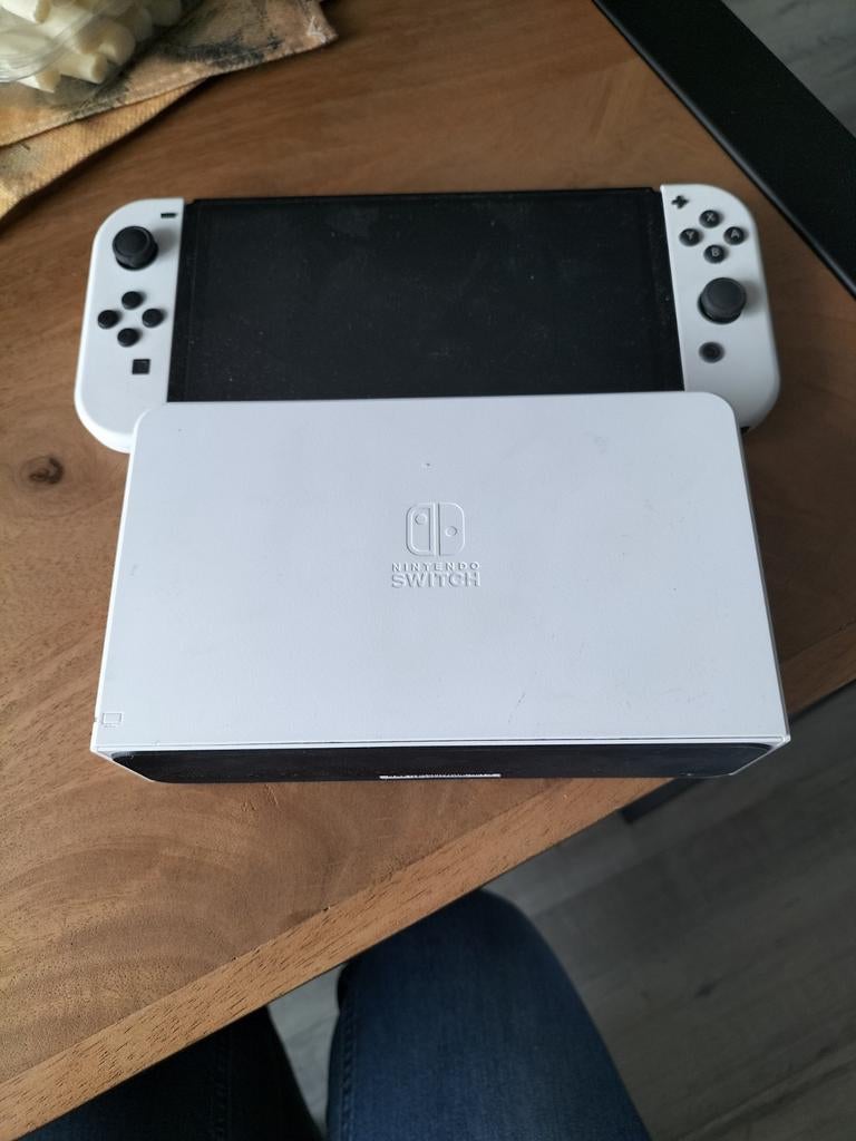 Nintendo Switch OLED, Spelcomputers en Games, Ophalen of Verzenden