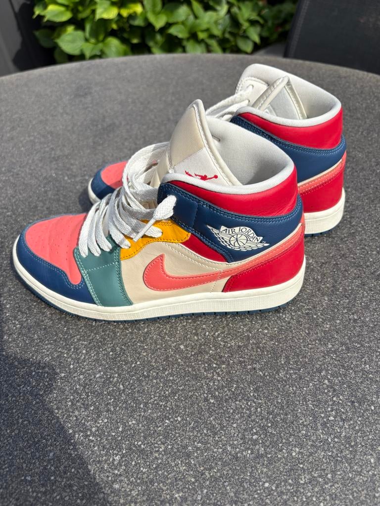 Air Jordan 1 Mid SE Multi-color, Kleding | Dames, Schoenen, Ophalen of Verzenden, Zo goed als nieuw, Sneakers of Gympen