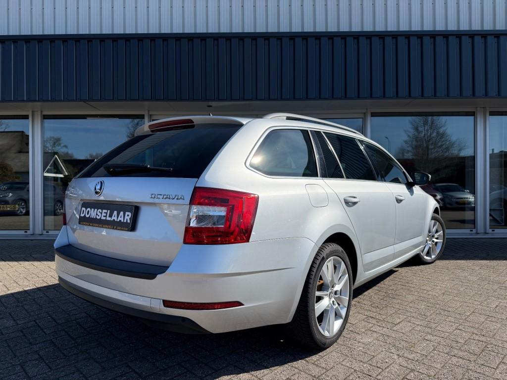 Skoda OCTAVIA 1.5 TSI Greentech Business Edition, Gebruikt, Origineel Nederlands, 650 kg, Electronic Stability Program (ESP)