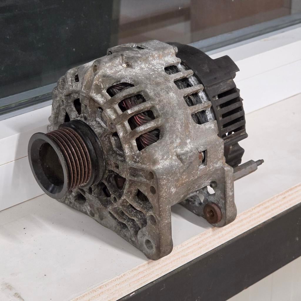 VW / Audi / Seat / Skoda dynamo 90A 14V – Valeo 037903025T, Ophalen, Gebruikt, Seat