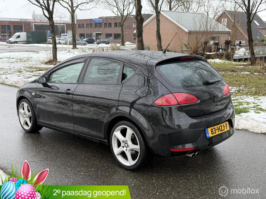 Seat Leon 1.4 TSI Active Style*NEW APK 12/26*SCHERM*AIRCO, Gebruikt, 4 cilinders, Leon, Zwart