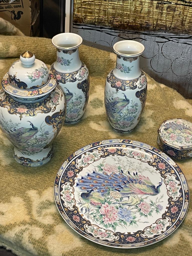 Vaga decoratief porseleinen servies met pauwmotief - 5-delig, Antiek en Kunst, Ophalen of Verzenden