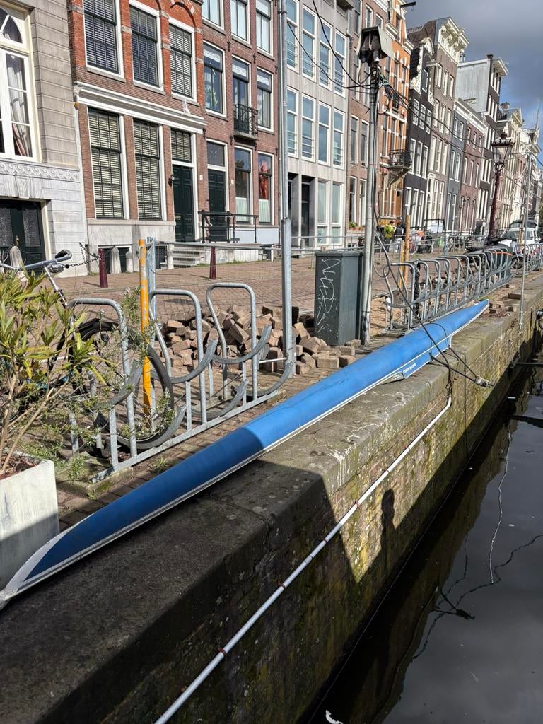 A skiff (single scull) for ladies around 50–65 kg, Ophalen