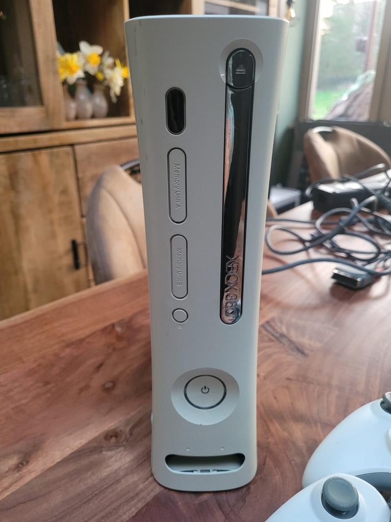 Xbox 360 met kabels en 2 controllers, Spelcomputers en Games, Spelcomputers | Xbox 360, Ophalen of Verzenden