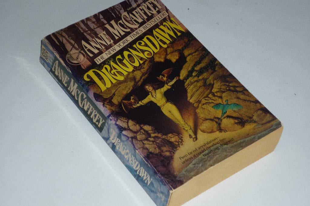 Anne McCaffrey: Dragonsdawn (Pern), Ophalen of Verzenden, Gelezen