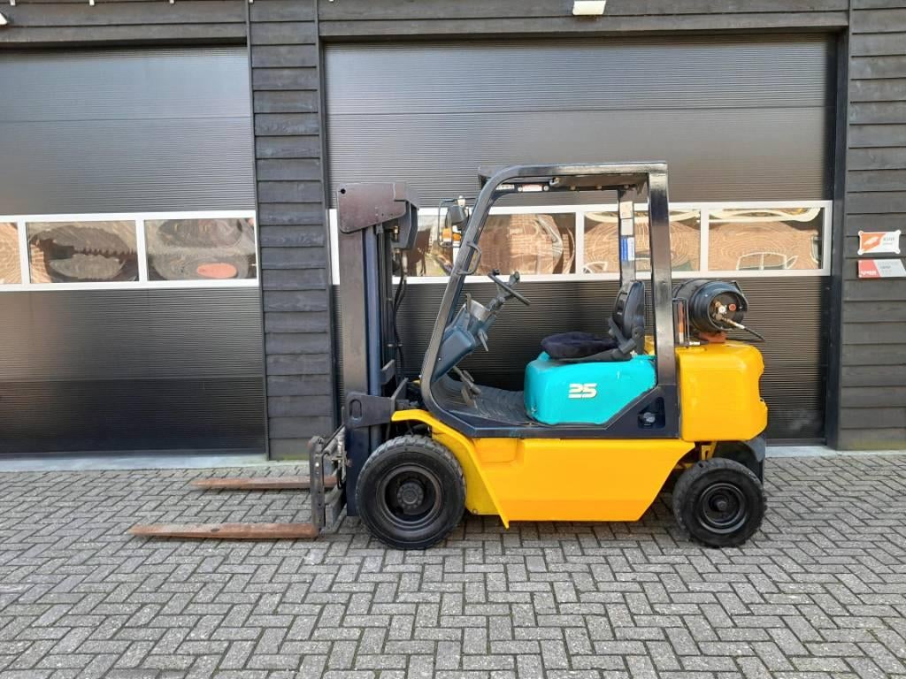 Komatsu FG 25 T LPG heftruck Freelift Triplex Sideshift, 2000 tot 3000 kg, LPG, Heftruck, Komatsu
