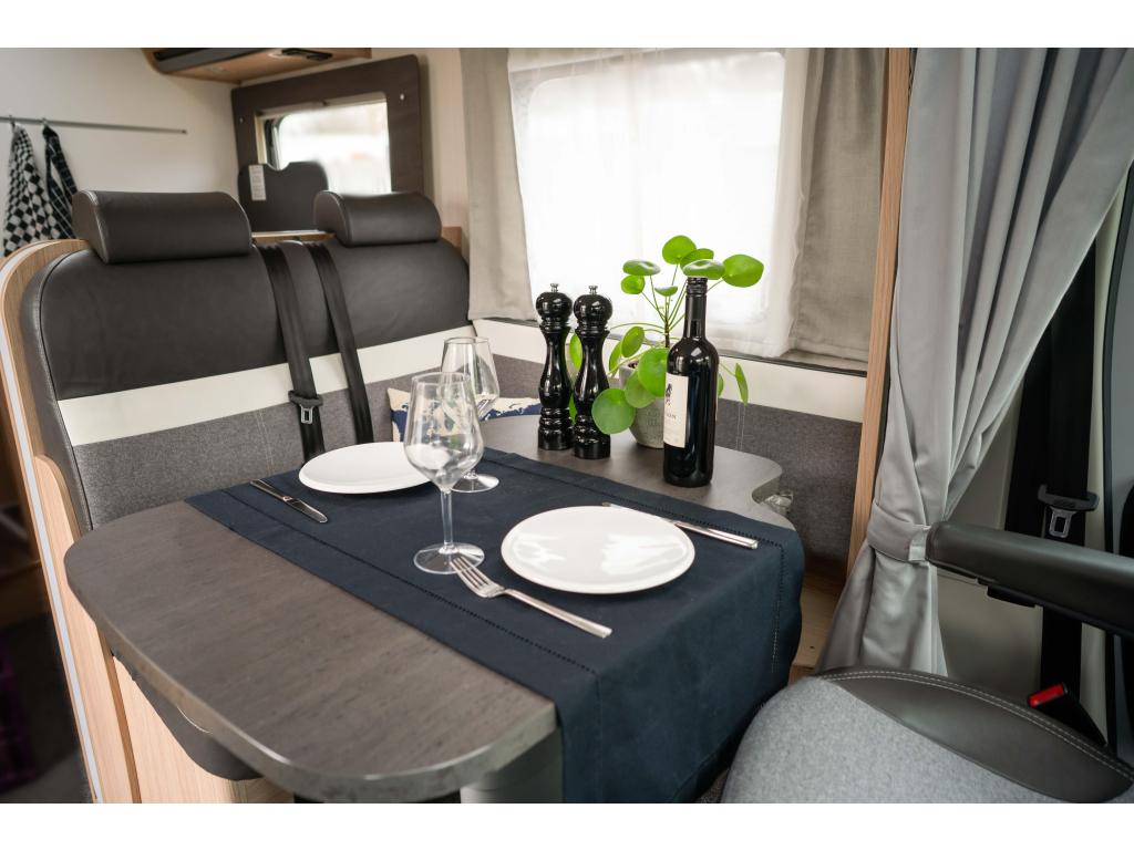 Stoere Sunlight T68 T 68 voor 5 pers. TV, Schotel, 2x airco, Koelkast, Sunlight, Ringverwarming, Fiat