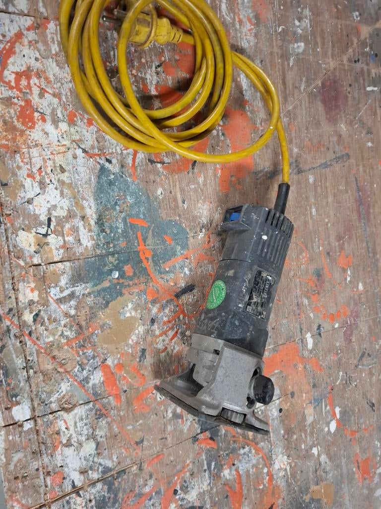 Elu kantenfrees., Verzenden