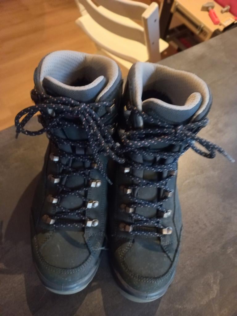 Goede lowa wandel schoenen maat 40, Ophalen, Nieuw