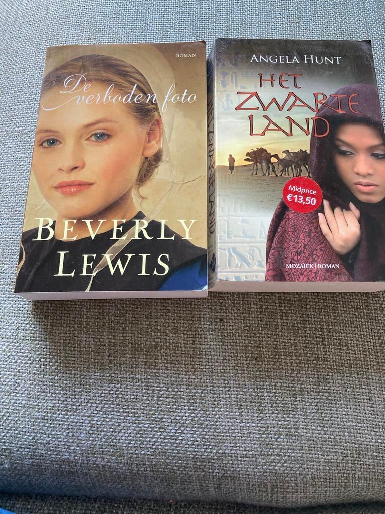 Twee christelijke romans: De verboden foto & Het Zwarte Land, Ophalen of Verzenden, Gelezen, Nederland