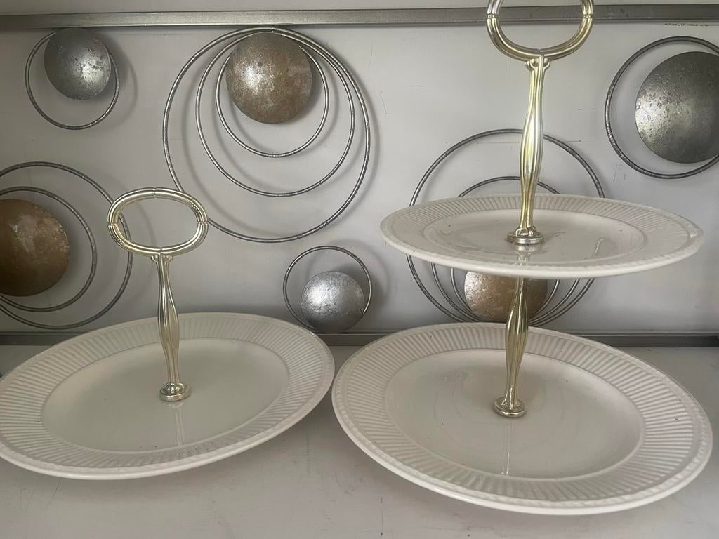 2 mooie  etagères  Wedgeood EDME, Keramiek, Ophalen of Verzenden, Effen, Schaal of Schalen