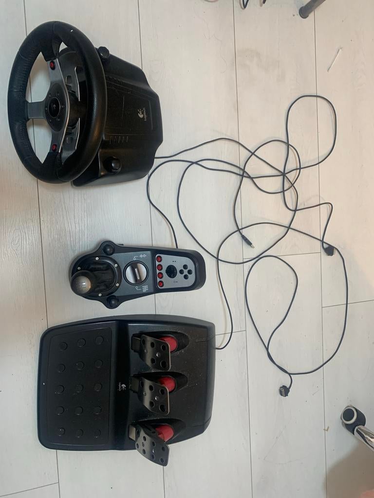 Logitech racestuur met pedalen en schakelpook, Ophalen of Verzenden, Gebruikt
