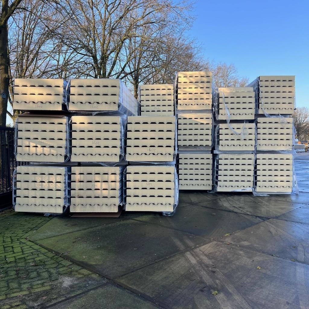 Sandwichpanelen voor (plat) dak en wand, 132/164 mm dik, Doe-het-zelf en Verbouw, Ophalen, Nieuw, 100 mm of meer