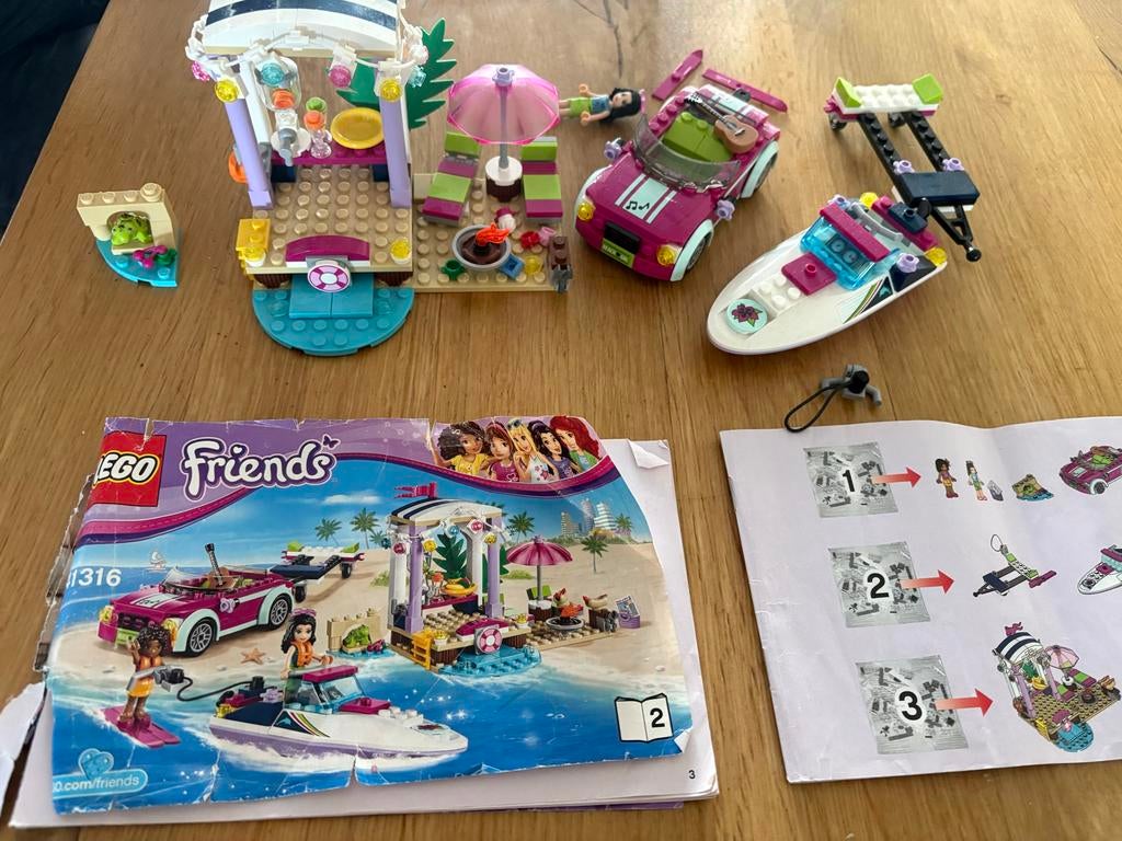 Lego Friends Strandhuis met auto en boot, Kinderen en Baby's, Speelgoed | Duplo en Lego, Ophalen of Verzenden, Zo goed als nieuw