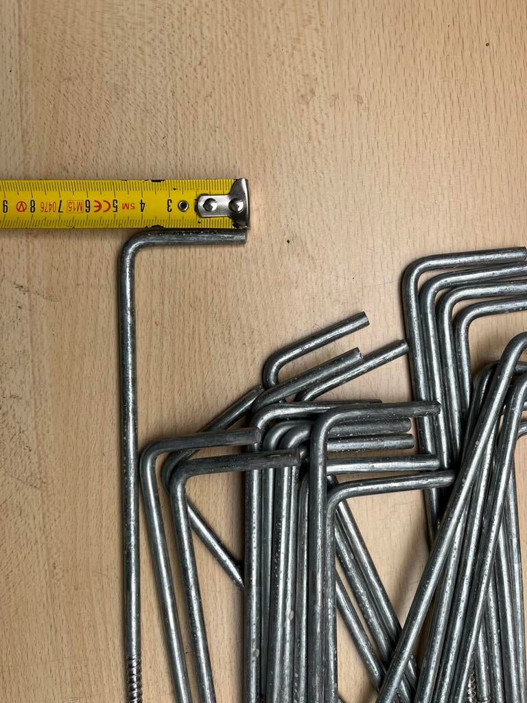 28 kozijnankers verzinkt 20x5x0,6 cm, Ophalen of Verzenden, Zo goed als nieuw