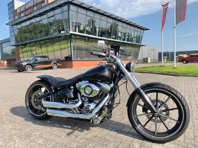 Harley-Davidson FXSB BREAKOUT SPECIAL 260 ! (bj 2014)