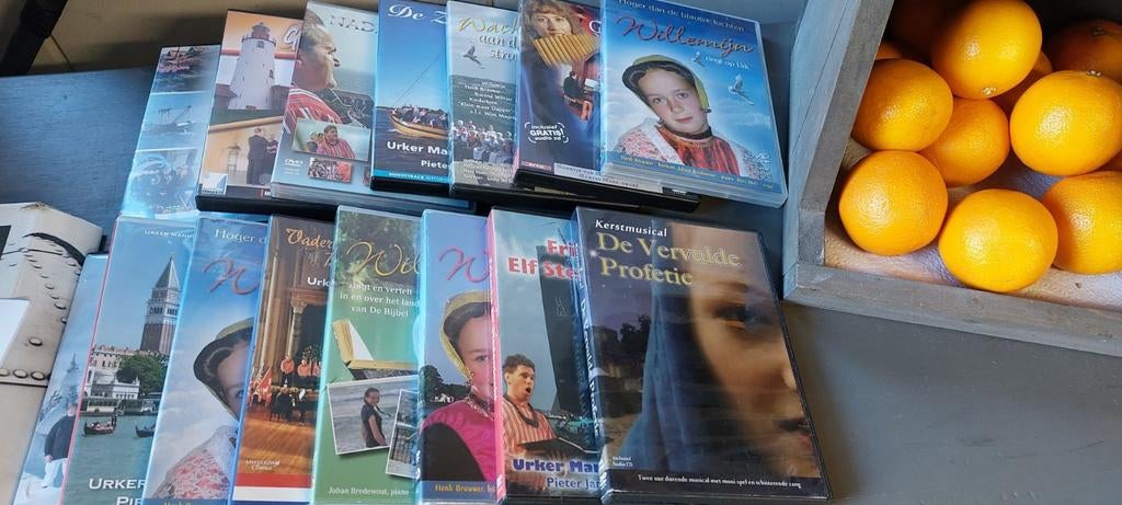 35 DVD's: Urker koren, Free Willy, Kameleon, Mees Kees e.d., Alle leeftijden, Ophalen of Verzenden, Gebruikt