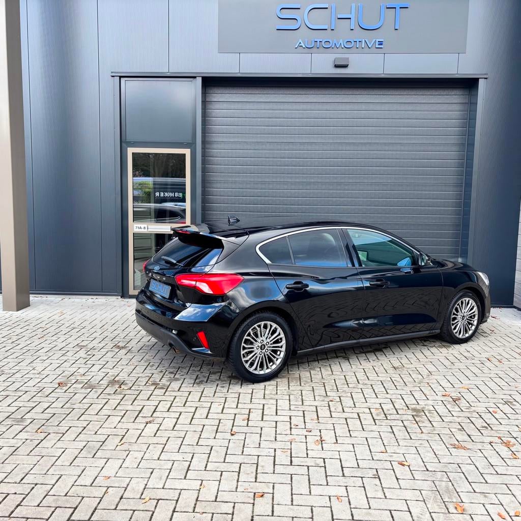 Ford Focus 125pk Titanium Business XENON | CARPLAY | CRUISE, Gebruikt, Zwart, Origineel Nederlands, Handgeschakeld