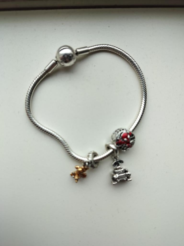 Pandora armband met Disney en Spider-Man bedels, Ophalen, Pandora, Zo goed als nieuw, 4 bedels of meer