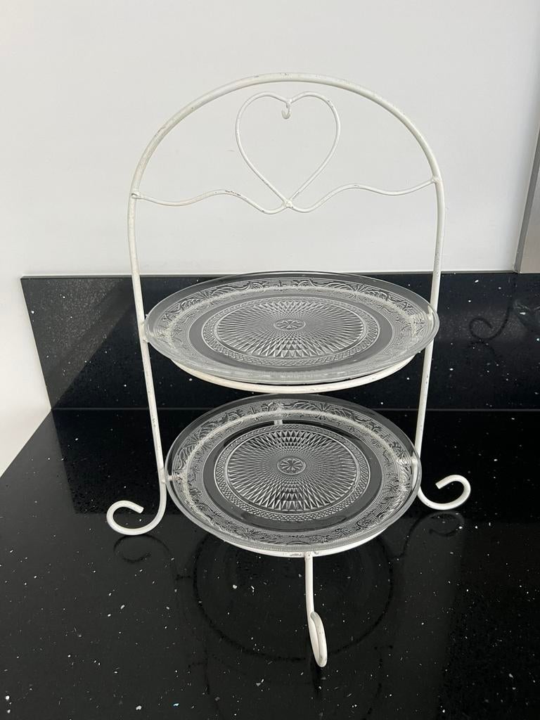 Gebak etagere 2 laags metaal wit, Ophalen of Verzenden, Zo goed als nieuw