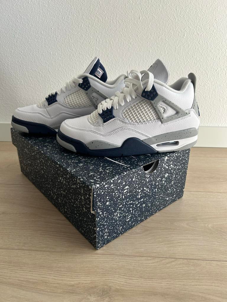 Jordan 4 Retro Midnight Navy - Nieuw in doos, Kleding | Heren, Schoenen, Ophalen of Verzenden, Nieuw, Blauw, Sneakers of Gympen