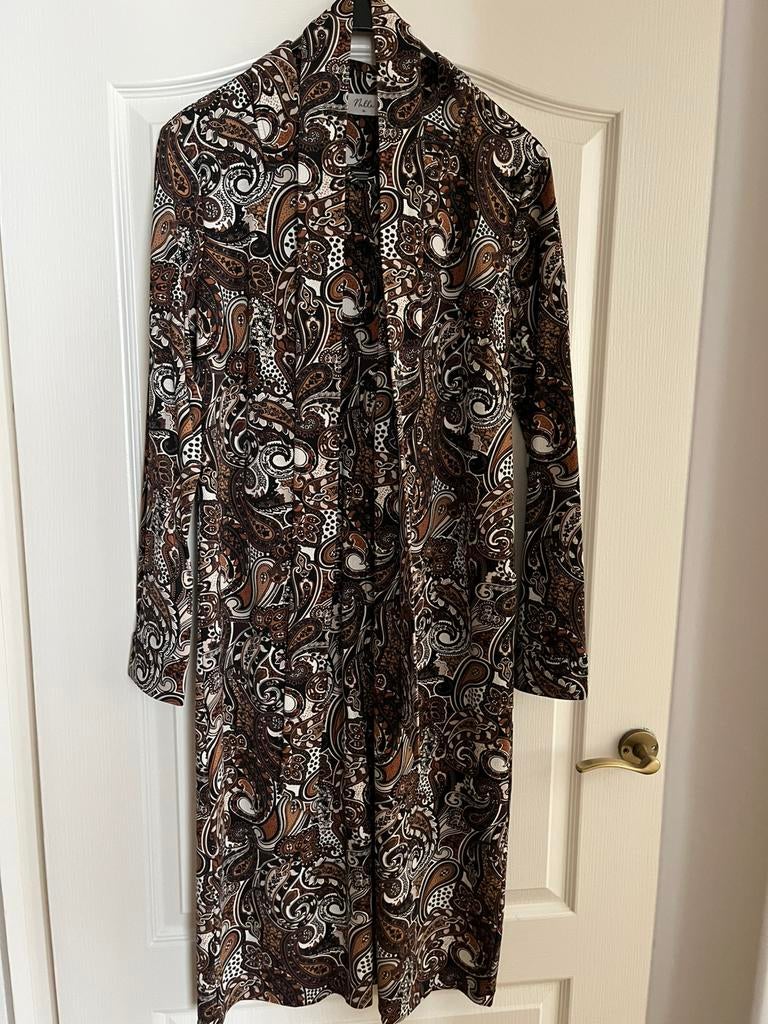 Nieuwe jurk, Ophalen of Verzenden, Zo goed als nieuw, Maat 42/44 (L), Onder de knie