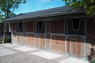 3 boxen beschikbaar, Weidegang, 2 of 3 paarden of pony's