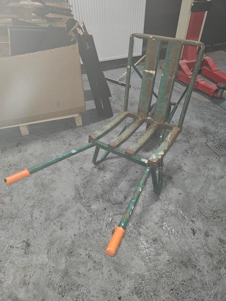 Gebruikte stenen kruiwagen, Tuin en Terras, Kruiwagens, Ophalen, Onbekend, Handmatig, Gebruikt