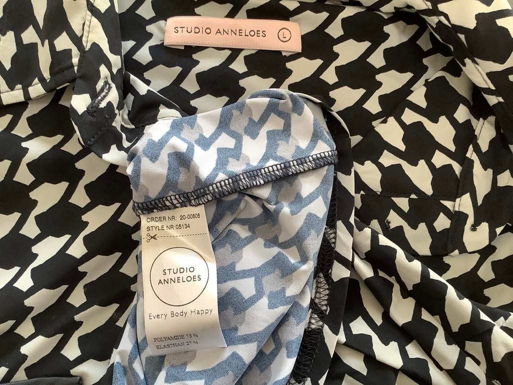 Studioanneloes bloes €25, Ophalen of Verzenden, Zo goed als nieuw, Maat 42/44 (L), Zwart