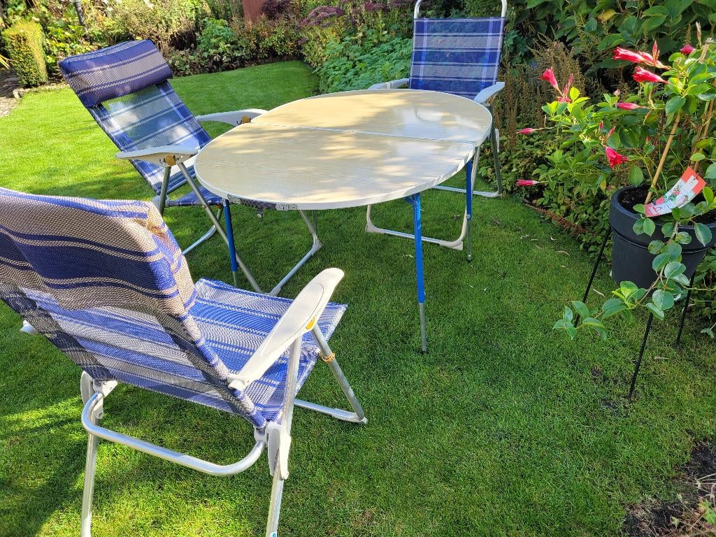 campingtuinset: 3 lallemand stoelen en 1 lafuma tuintafel, Ophalen, Zo goed als nieuw
