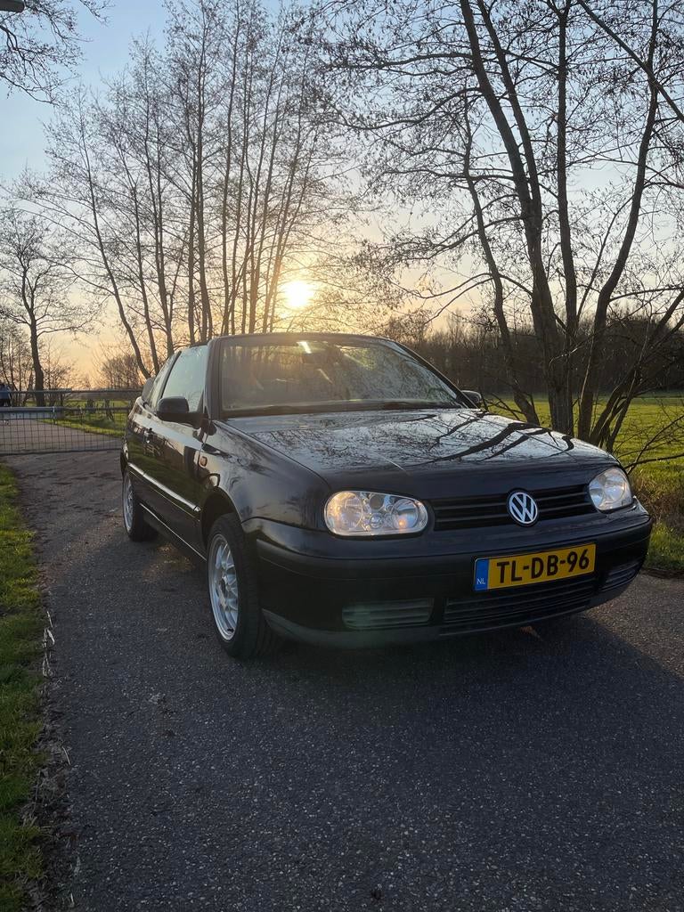 Volkswagen Golf 1.8 Cabriolet 66KW 1998 Blauw, Stof, 4 cilinders, Cabriolet, Origineel Nederlands