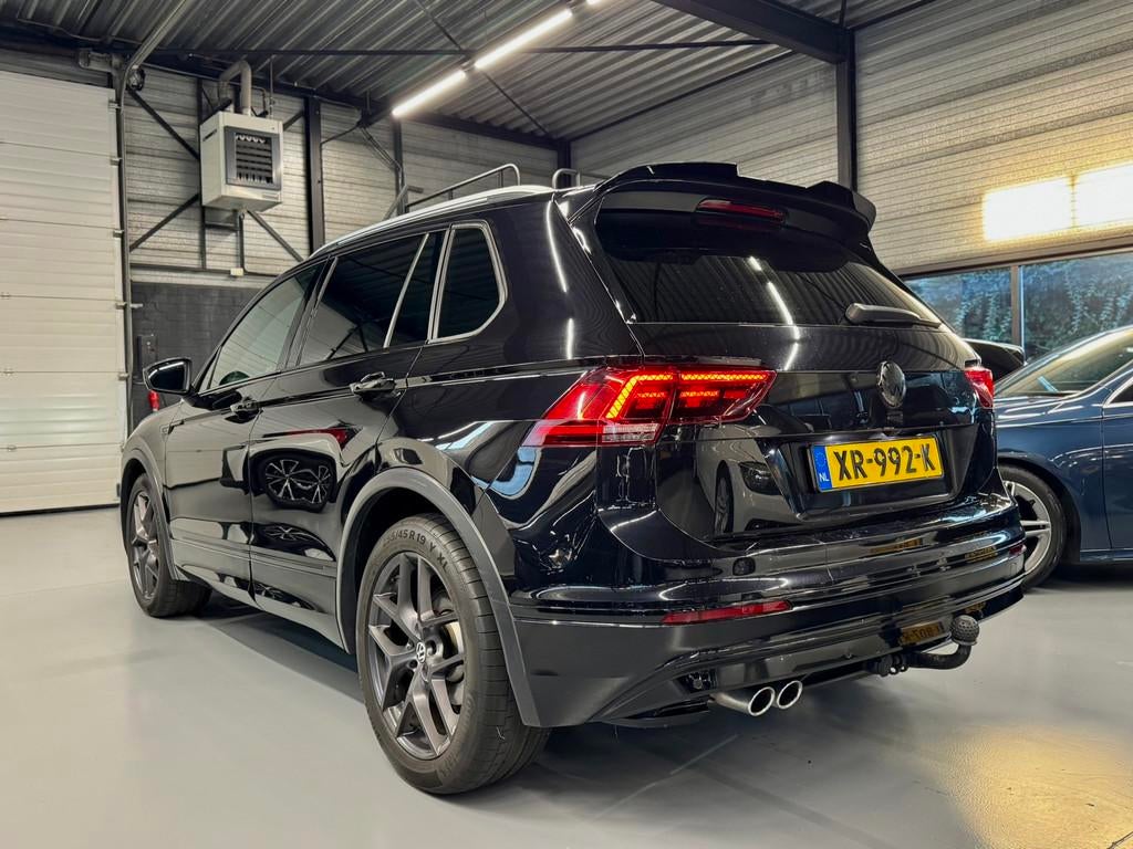 Volkswagen Tiguan 1.5 TSI R-line Comfortline Business Pano/L, Auto's, Voorwielaandrijving, Euro 6, 4 cilinders, Zwart