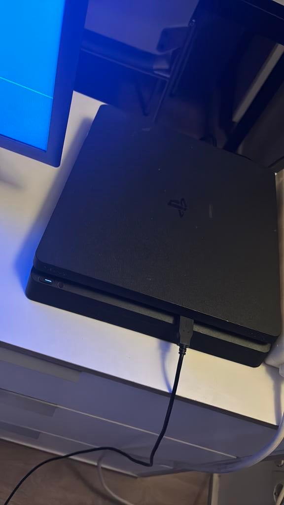 Ps4 slim 500 gb met 1 controller, Ophalen, Zo goed als nieuw, Met 1 controller, Slim
