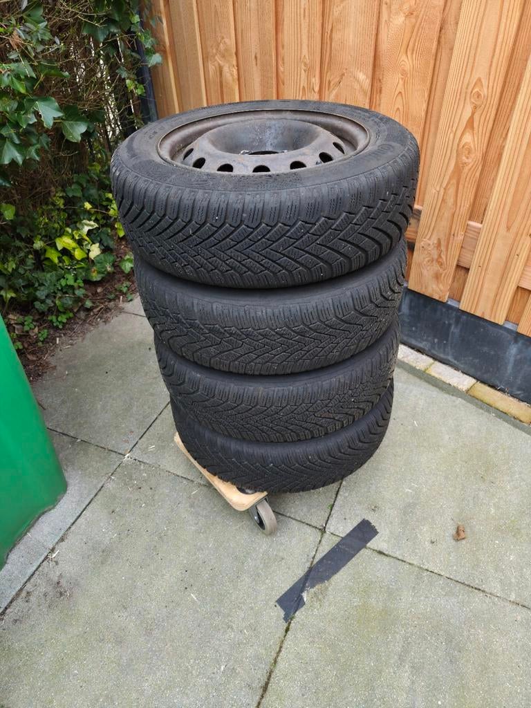 Setje stalen velgen met winterbanden voor Peugeot 206, Gebruikt, 15 inch, Velg(en), 175 mm