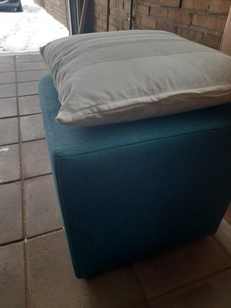 Poef met kussen, Huis en Inrichting, Woonaccessoires | Overige, Zo goed als nieuw, Ophalen of Verzenden