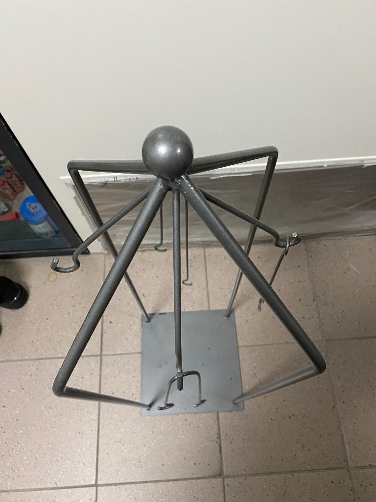 IJzeren standaard bloemschikken, Ophalen