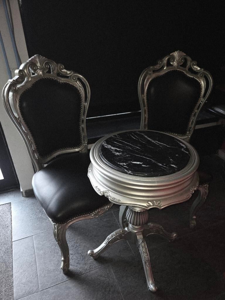 Elegante set: 2 stoelen en bijzettafel in zilver en zwart, Huis en Inrichting, Stoelen, Ophalen, Gebruikt, Twee, Overige kleuren