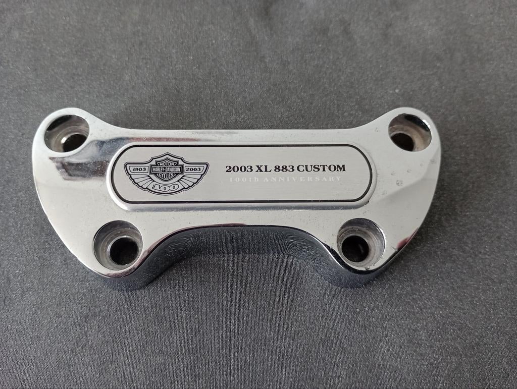 Harley Davidson 100th Anniversary Sportster handlebar clamp, Ophalen of Verzenden, Gebruikt