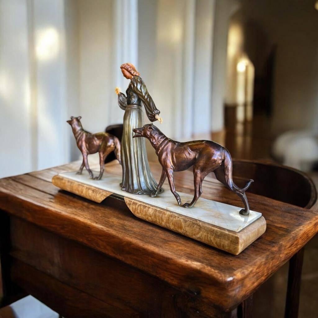 vintage art deco beeld: vrouw met 2 honden, Antiek en Kunst, Ophalen