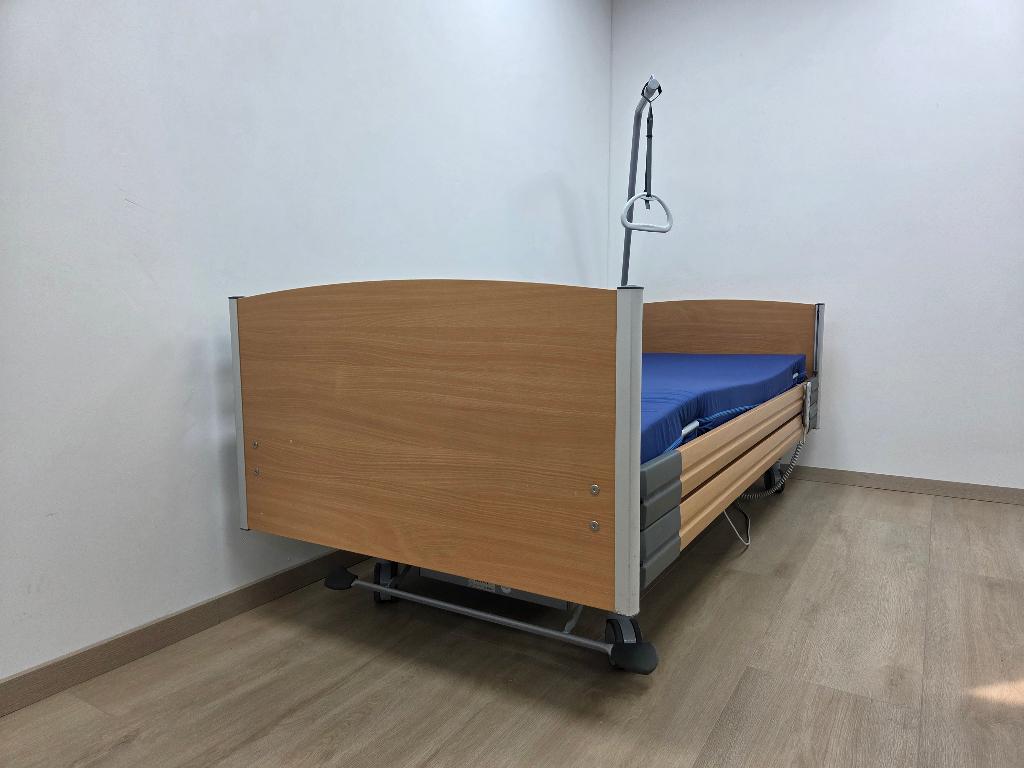 Hooglaag bed - verzorg bed - ziekenhuis bed - Bock zorgbed