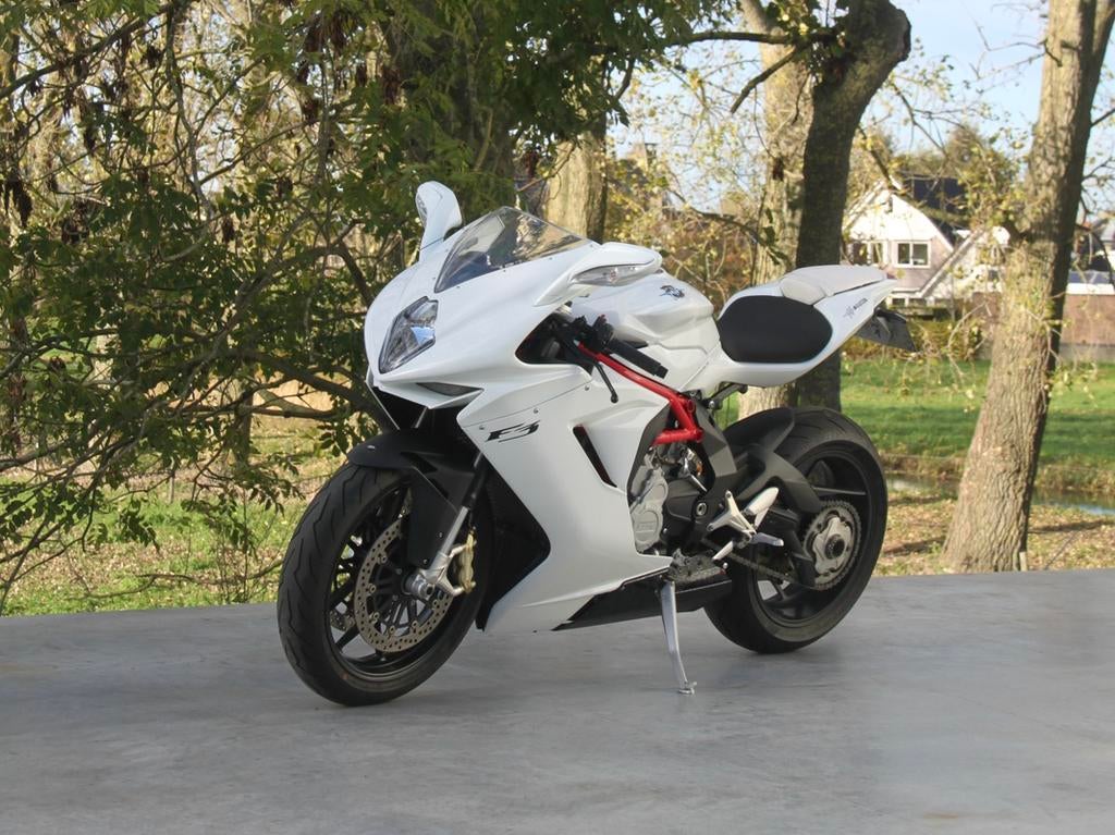 MV Agusta F3 675 Pearl White • 128PK • bj 2014